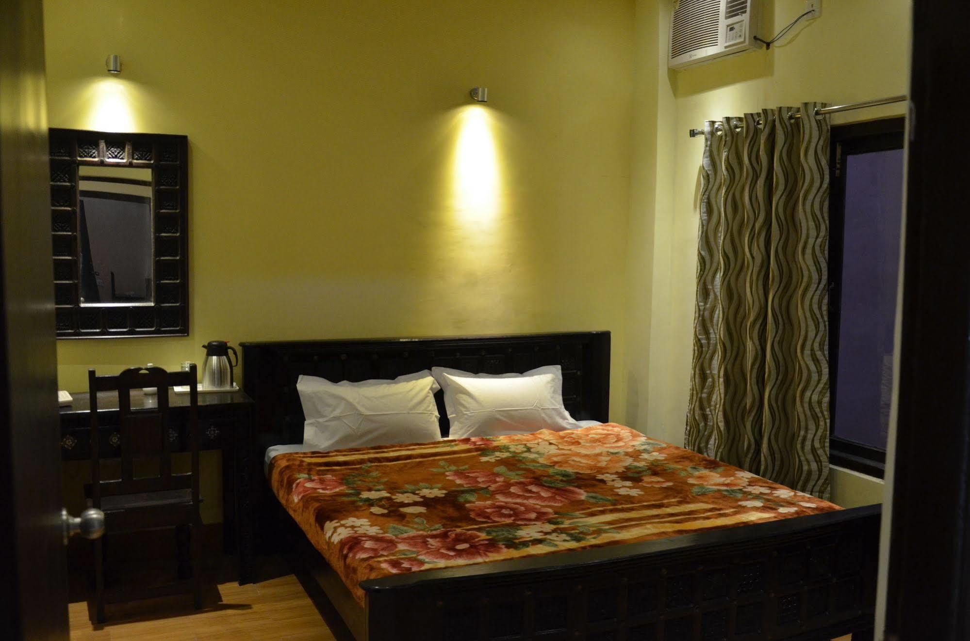 Ganga Monastery Bed & Breakfast Varanasi Ngoại thất bức ảnh